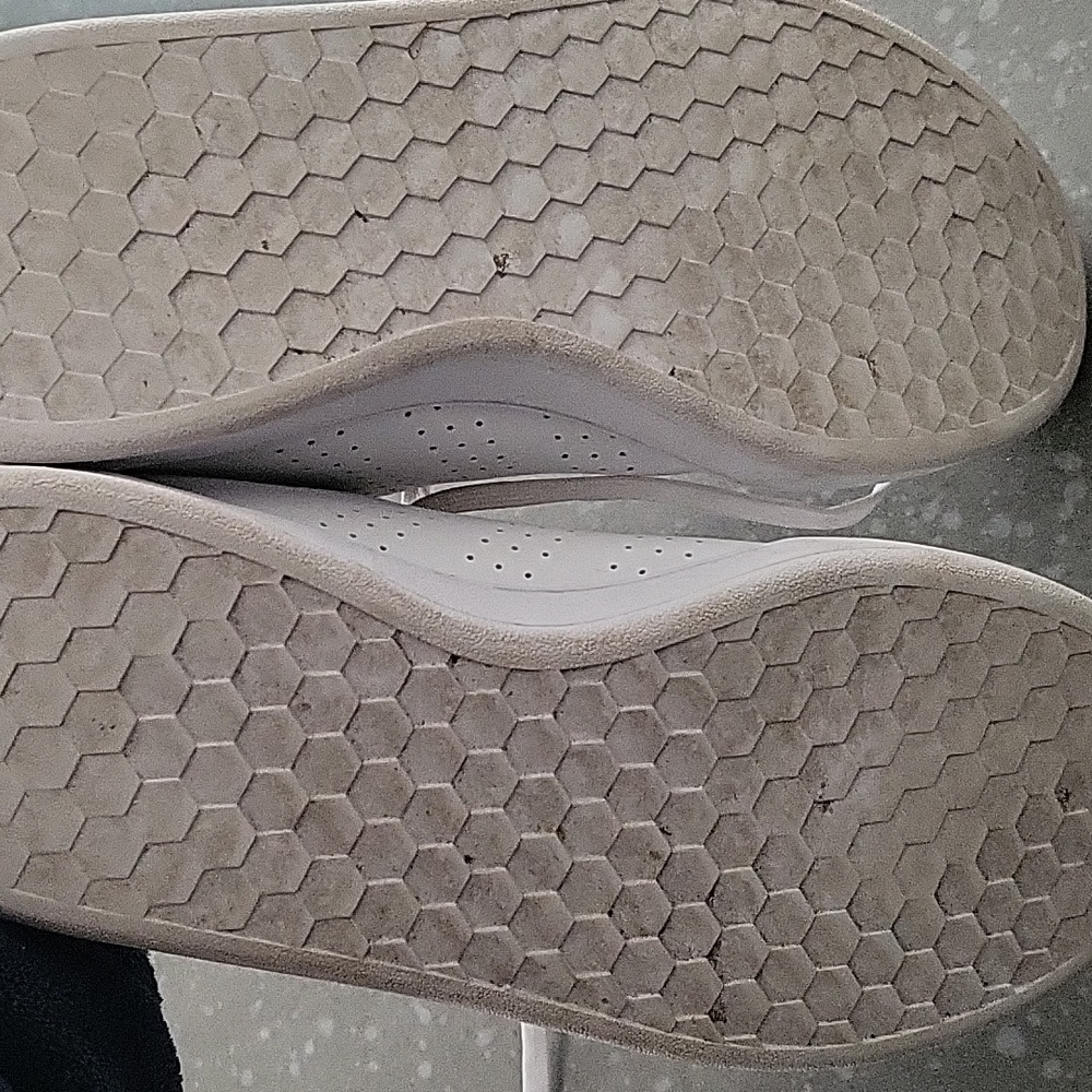 Shoes - Picture 4 of 4